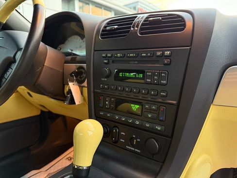 Used 2002 Ford Thunderbird image 28
