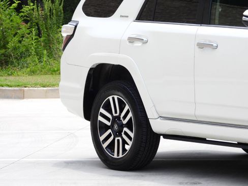 Used 2017 Toyota 4Runner Limited AWD/4WD image 9