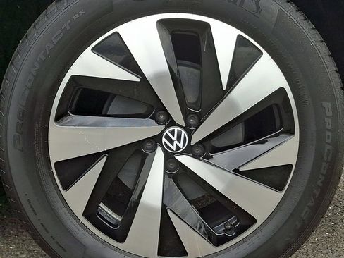 Used 2025 Volkswagen ID.4 Pro RWD image 9