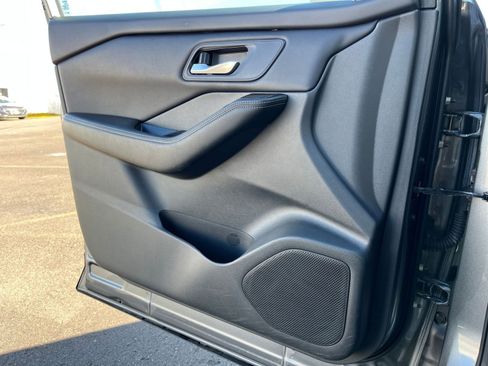 Used 2025 Nissan Rogue SV image 18