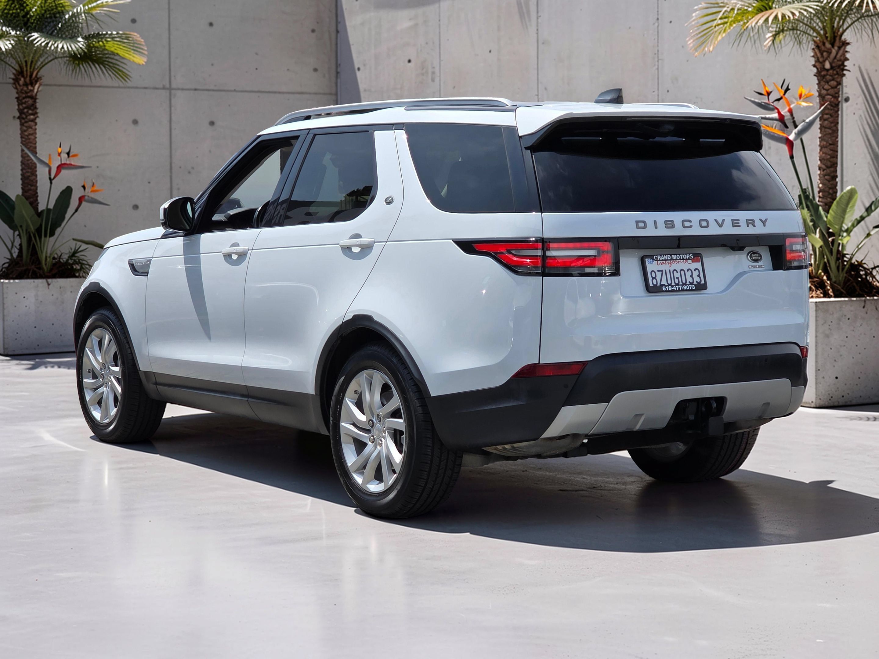 Used 2018 Land Rover Discovery HSE AWD/4WD image 5