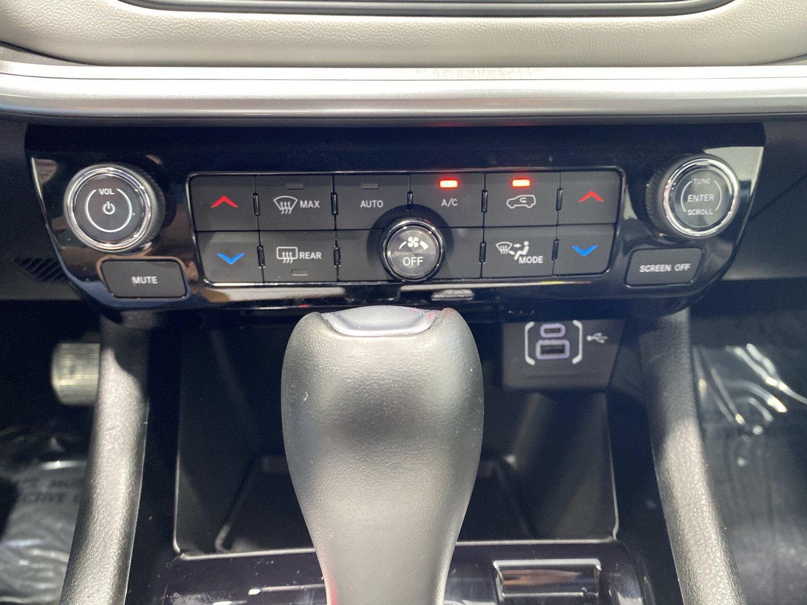 Used 2025 Jeep Compass Limited AWD/4WD image 18