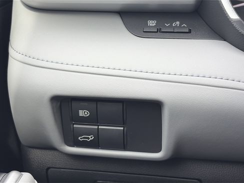 Used 2022 Toyota Highlander XLE image 29