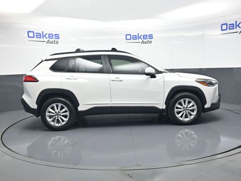 Used 2022 Toyota Corolla Cross LE FWD image 9