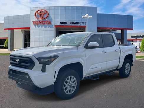 Used 2024 Toyota Tacoma SR5 AWD/4WD image 5