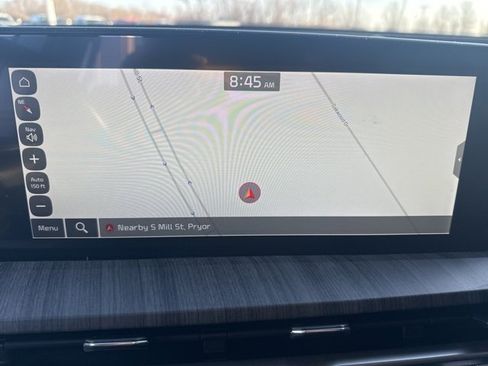 Used 2024 Kia Telluride EX w/ EX Captain's Chair Package image 9