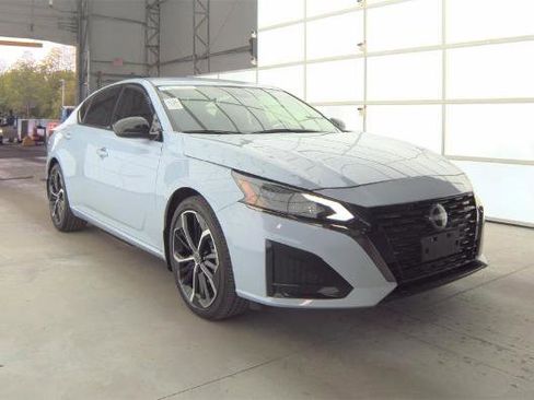 Used 2023 Nissan Altima 2.5 SR FWD image 1