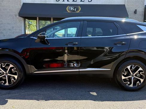 Used 2024 Kia Sportage EX image 2