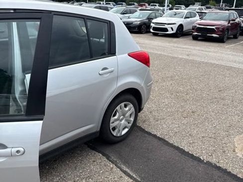 Used 2011 Nissan Versa 1.8 S FWD image 3