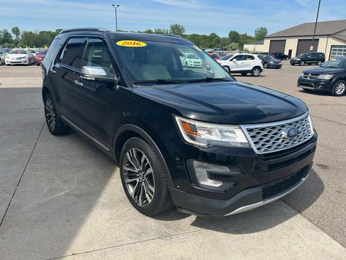 Used 2016 Ford Explorer Platinum AWD/4WD image 3