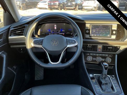 Used 2024 Volkswagen Jetta SE image 8
