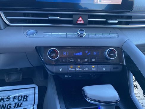 Certified 2023 Hyundai Elantra SEL w/ Convenience Package image 19