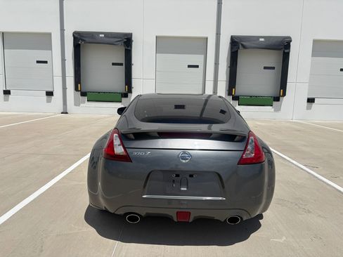 Used 2017 Nissan 370Z Coupe RWD image 8
