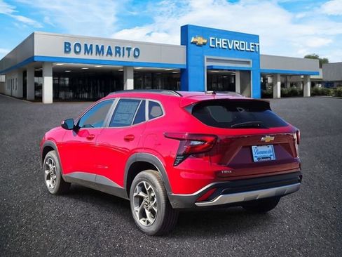New 2026 Chevrolet Trax LT w/ Driver Confidence Package FWD image 3