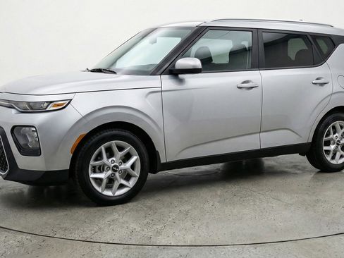 Used 2025 Kia Soul LX w/ LX Technology Package image 3