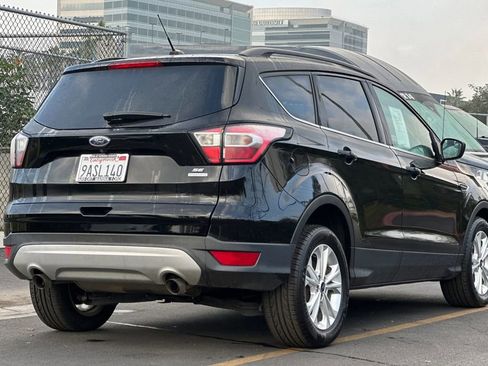 Certified 2018 Ford Escape SE image 5