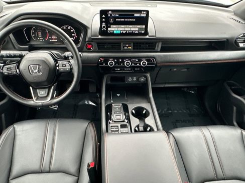 Certified 2025 Honda Pilot TrailSport image 13