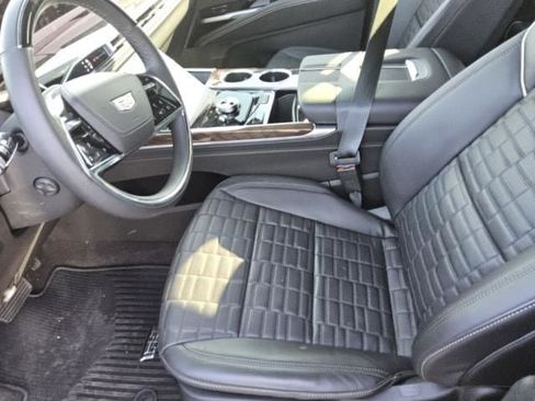 Used 2025 Cadillac Escalade ESV Sport Platinum w/ LPO, ONYX Package AWD/4WD image 7