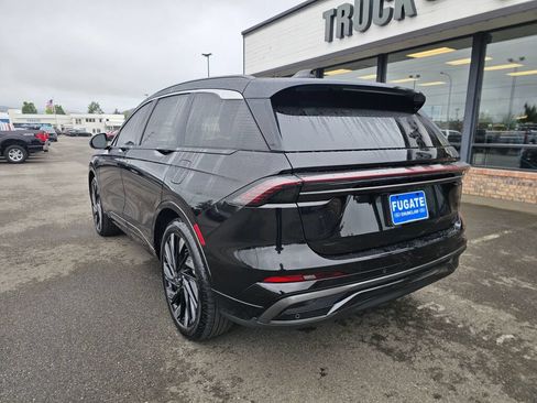 Used 2025 Lincoln Nautilus Black Label w/ Jet Appearance Package AWD/4WD image 9