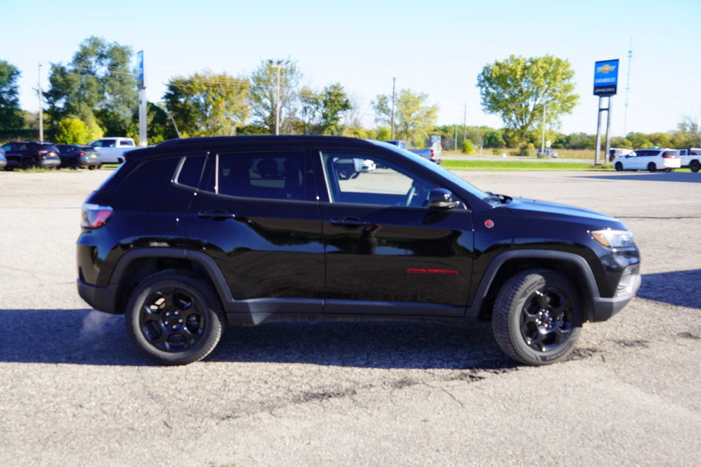 Certified 2023 Jeep Compass Trailhawk w/ Sun and Sound Group AWD/4WD image 3