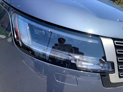 New 2026 Land Rover Range Rover Long Wheelbase SE AWD/4WD image 13