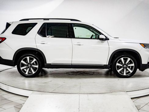 Used 2025 Honda Pilot Touring image 13