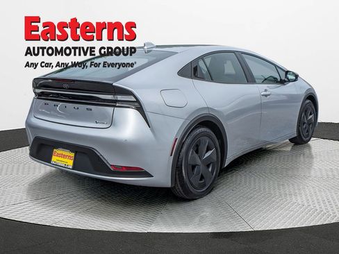 Used 2025 Toyota Prius Plug-In Hybrid image 5