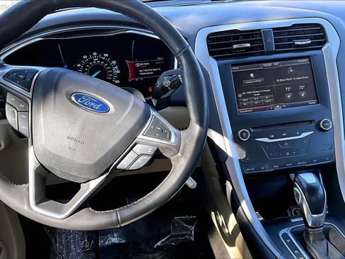 Used 2014 Ford Fusion SE w/ Equipment Group 202A image 6