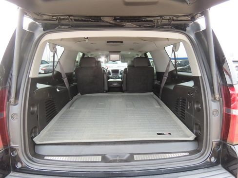 Used 2016 Chevrolet Suburban LT RWD image 14