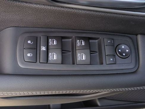 New 2026 Chrysler Pacifica Select w/ S Appearance Package FWD image 25