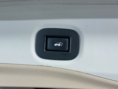 Used 2017 Nissan Rogue SL FWD image 29