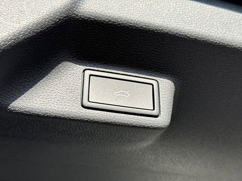 New 2025 Volkswagen ID. Buzz Pro S Plus image 13