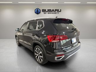 Used 2023 Volkswagen Taos SE w/ Panoramic Sunroof Package FWD video 3