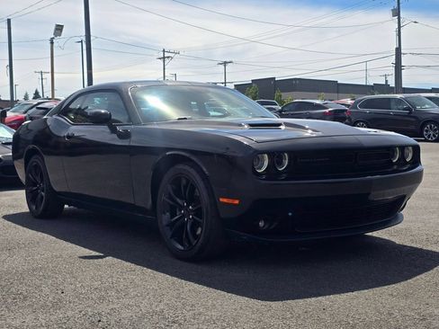 Used 2016 Dodge Challenger SXT Plus RWD image 4