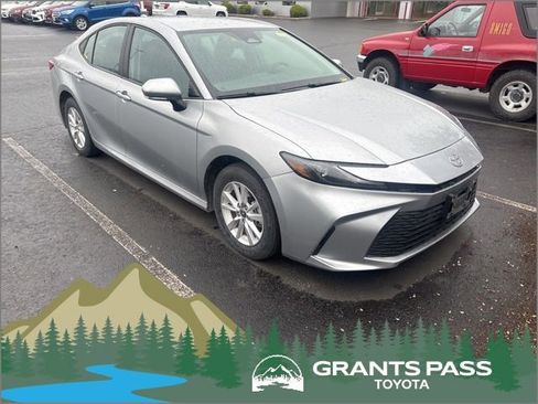 Used 2025 Toyota Camry LE image 1