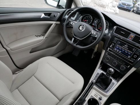 Used 2018 Volkswagen Golf S image 6