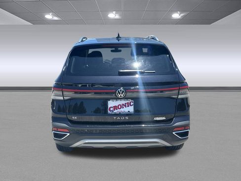 Used 2025 Volkswagen Taos SE FWD image 4
