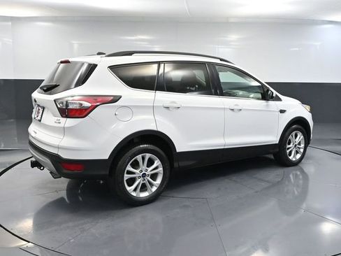 Used 2017 Ford Escape SE w/ Equipment Group 201A image 6