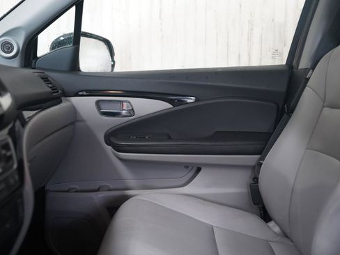 Used 2016 Honda Pilot Touring image 32