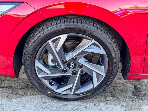 Used 2024 Hyundai Elantra Limited image 11