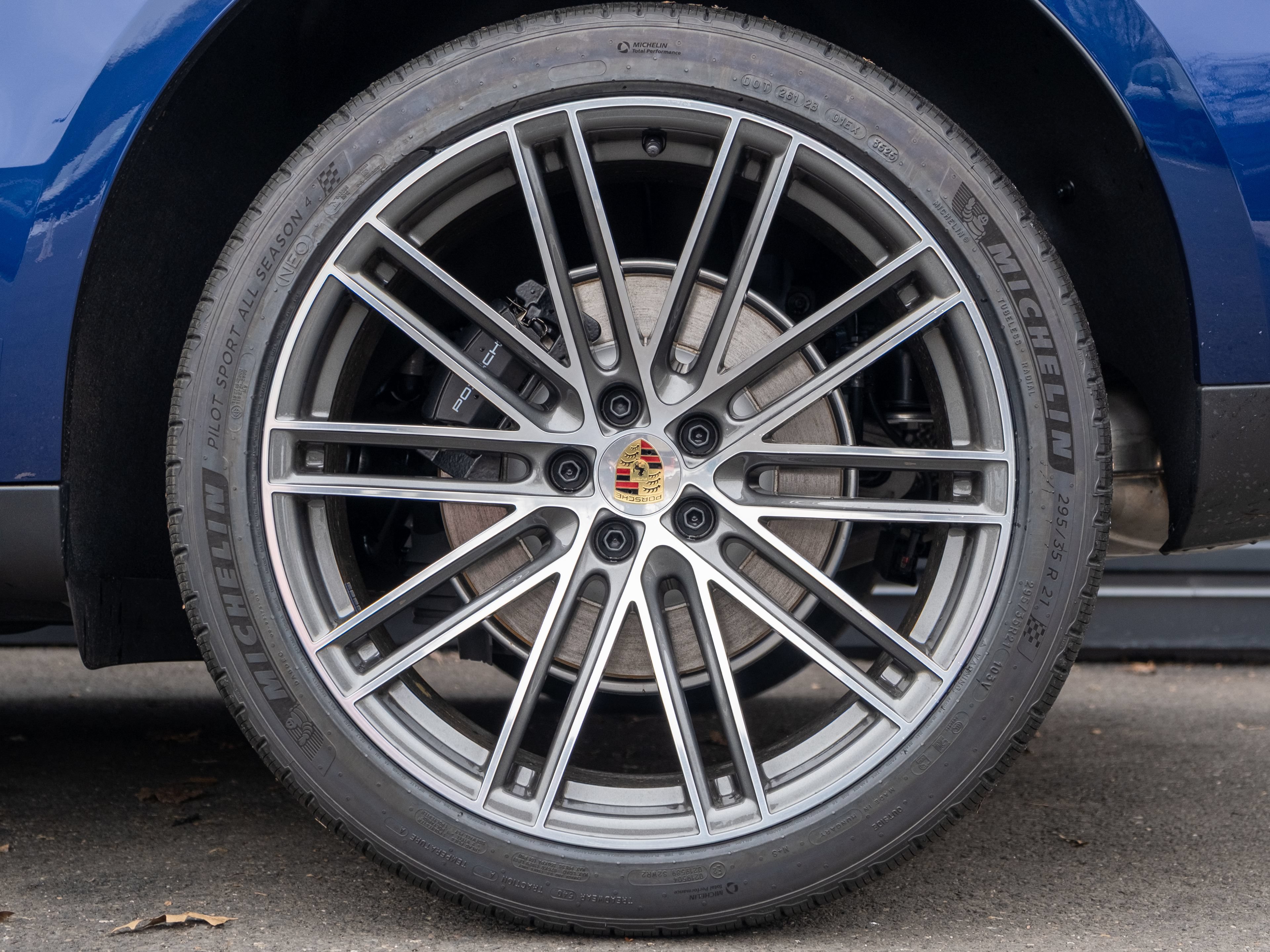 Certified 2026 Porsche Macan AWD/4WD image 13