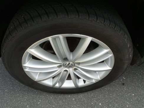 Used 2015 Volkswagen Tiguan SEL FWD image 8