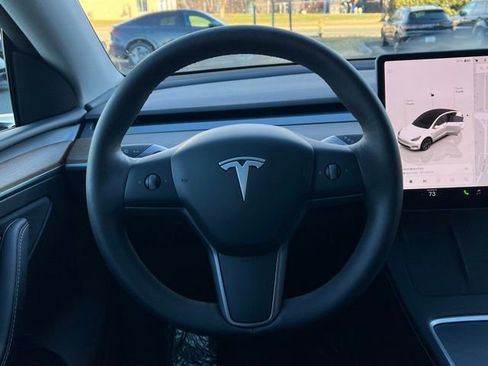 Used 2024 Tesla Model Y Long Range image 29