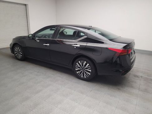 Used 2024 Nissan Altima 2.5 SV FWD image 3