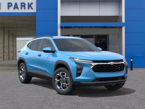 New 2026 Chevrolet Trax LT w/ LT Convenience Package FWD image 7