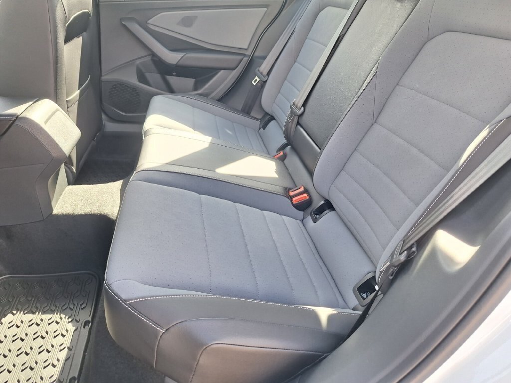 Used 2026 Volkswagen Jetta SE FWD image 22