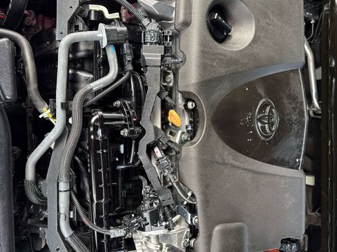 Used 2025 Toyota Camry XSE image 9