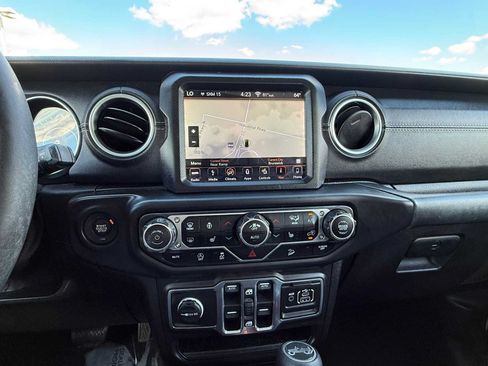 Used 2018 Jeep Wrangler Unlimited Sahara AWD/4WD image 26