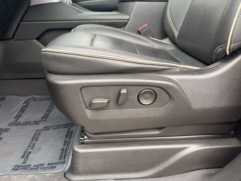 Used 2024 GMC Yukon SLT image 15