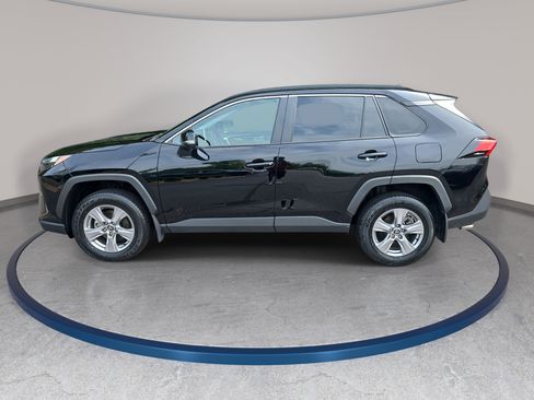 Used 2025 Toyota RAV4 XLE w/ Convenience Package FWD image 8